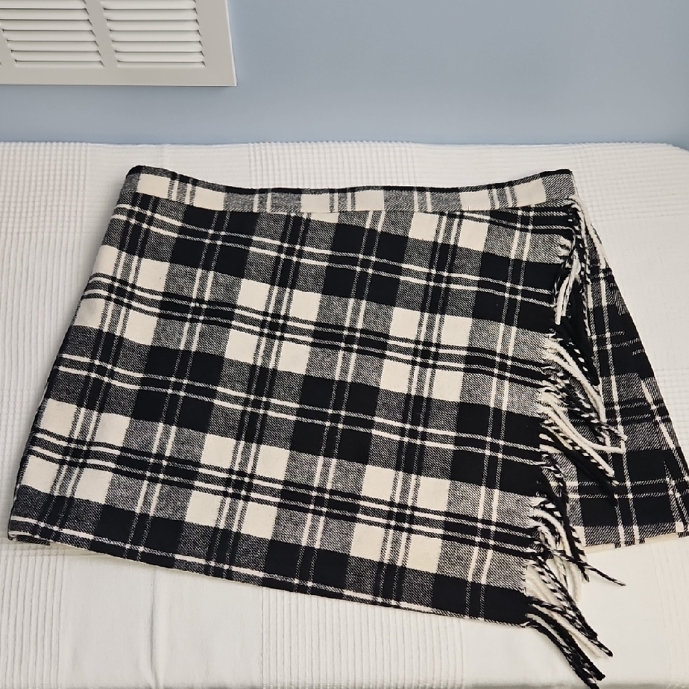 Antonio Melani Scarf Like Wrap Front W/Fringe Mini Skirt: Black/Cream Plaid: 18